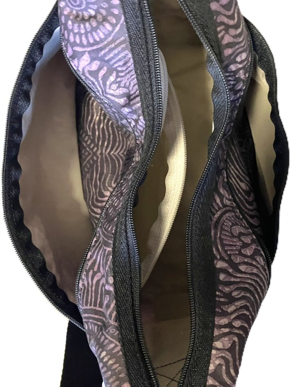 LeSportsac Everyday Crossbody/Shoulder Bag Purple Black Mandala Print - Picture 6 of 9